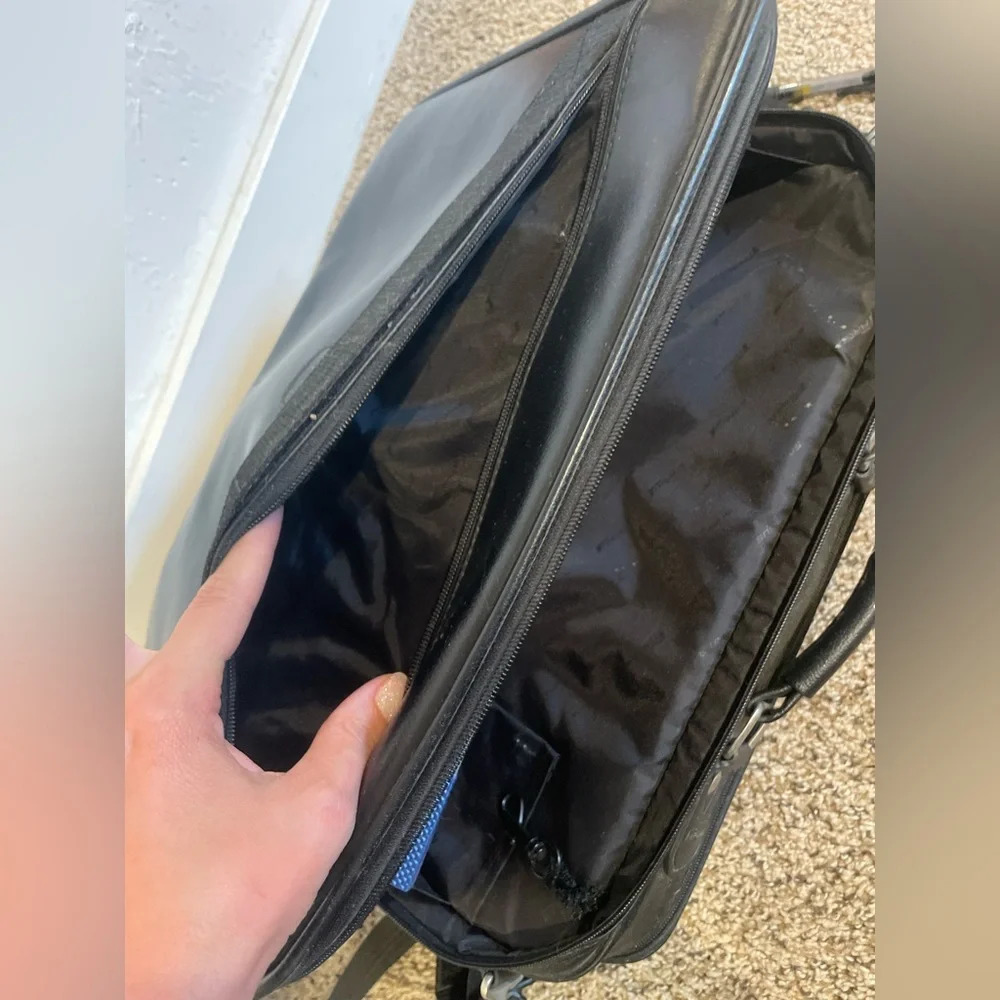 Targus Black messenger/ laptop bag